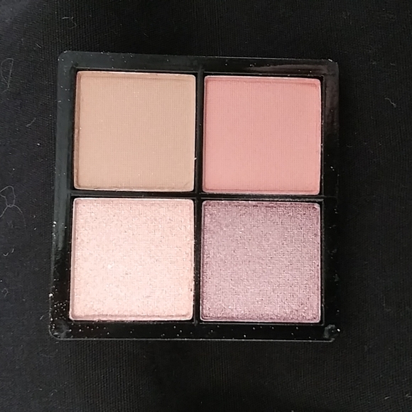 Amelia Knight color couture Cosmetics eyeshadow - Picture 3 of 3